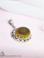 مدال عقیق زرد خطی