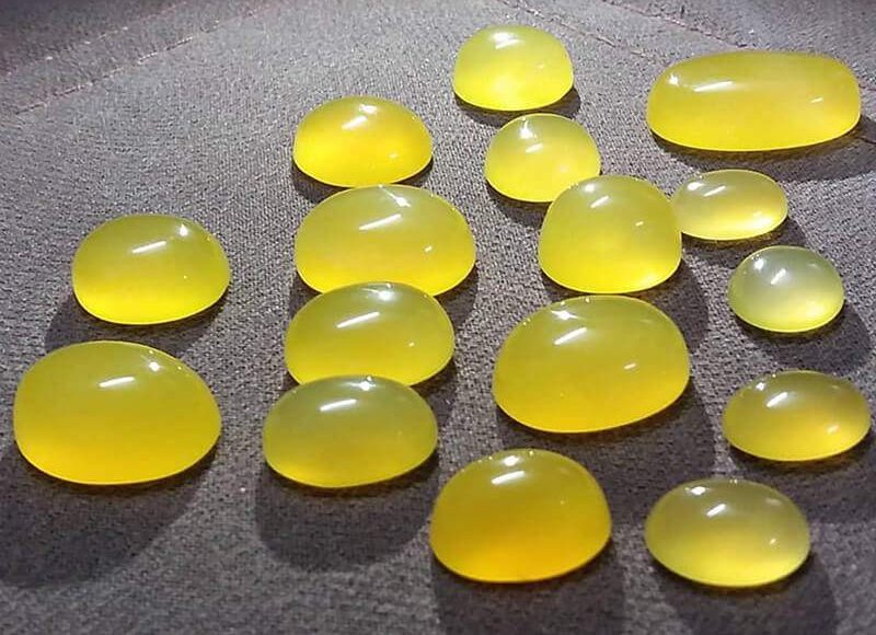 خورشید معنوی بر دستان شما: اسرار و برکات عقیق زرد (شرف الشمس)