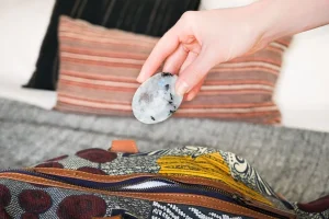 سفر امن با همراهان سنگی: گوهرهایی برای حفاظت و آرامش در مسیر