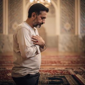 یک نگین و هزار رکعت؛