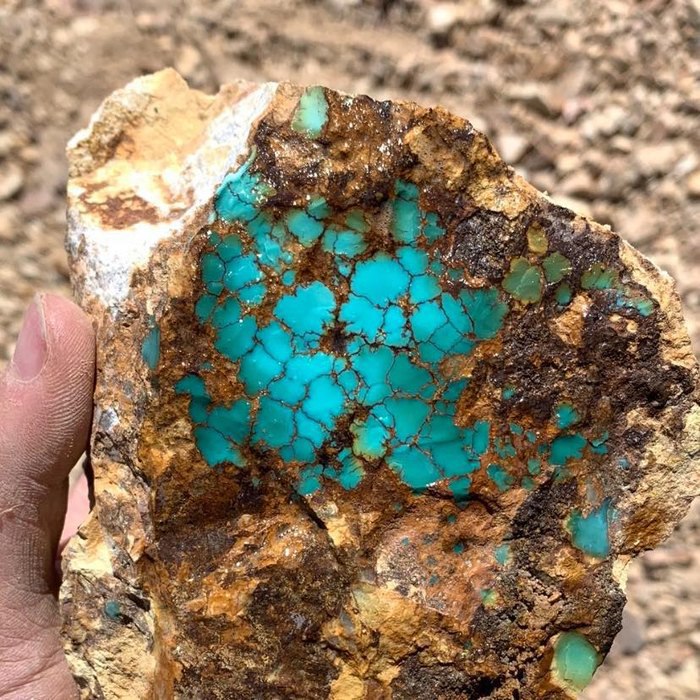 ریشه نام فیروزه چیست؟ از پیروزی تا Turquoise
