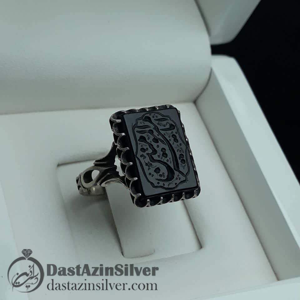انگشتر نقره چهارگوش عقیق مشکی خطی یا امیرالمومنین (ع)